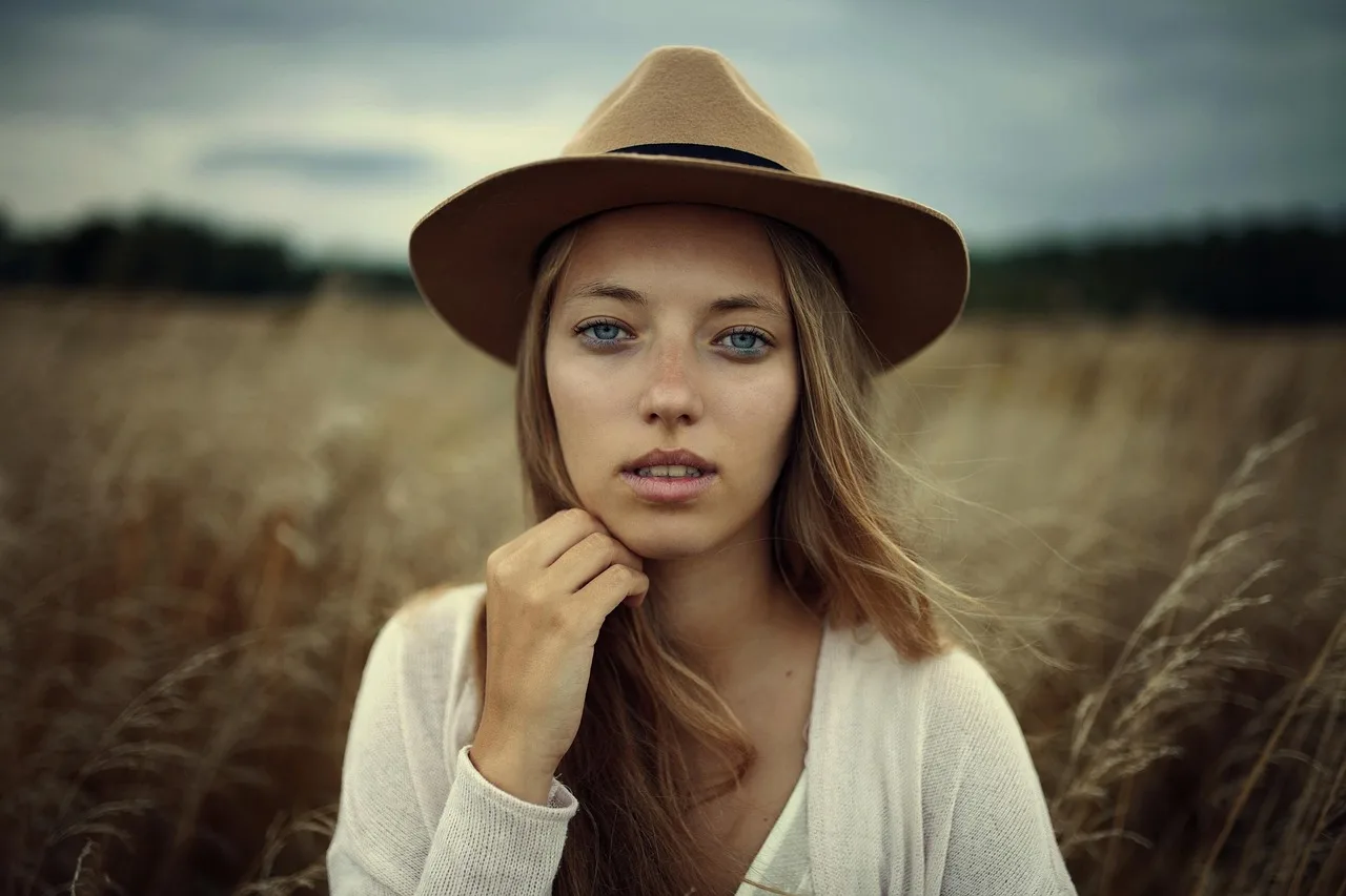 Réussir à discuter avec des célibataires élégantes près de chez soi : guide pour une rencontre douce et naturelle